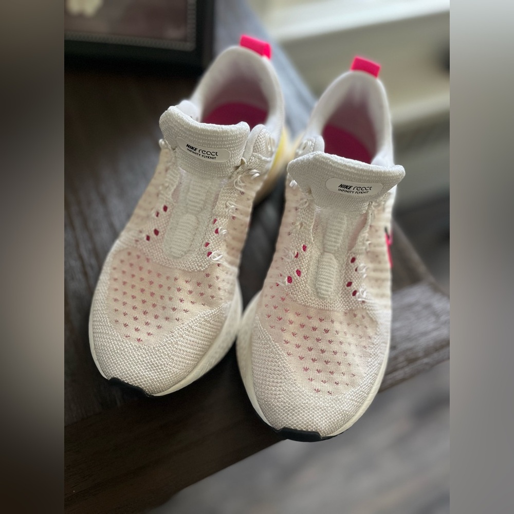 *SOLD*Women’s Nike Sneakers